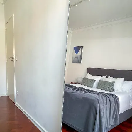 Claude Homes Rato Apartment *