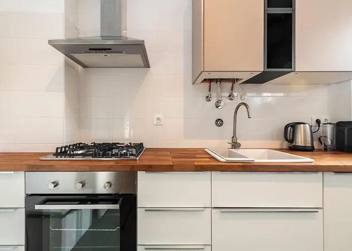 Claude Homes Rato * ליסבון